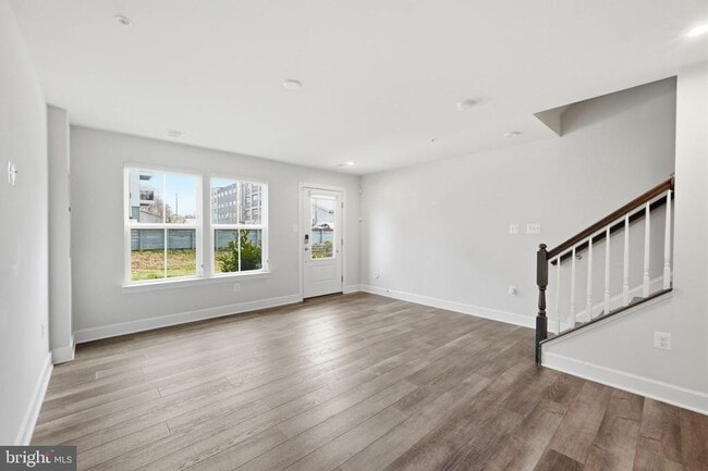 Photo - 211 Phoenix Dr