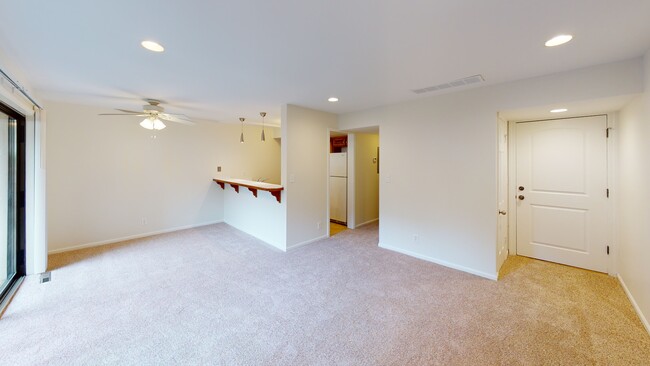 Building Photo - 3734 Locust St Unit 30