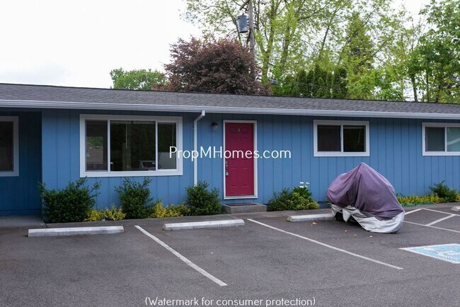 Building Photo - Updated NE Portland Glenfair Two Bedroom A... Unit 15535 NE Glisan Street  - #2