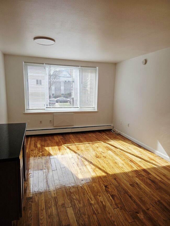 Apt 208 - 575 Farmington Ave