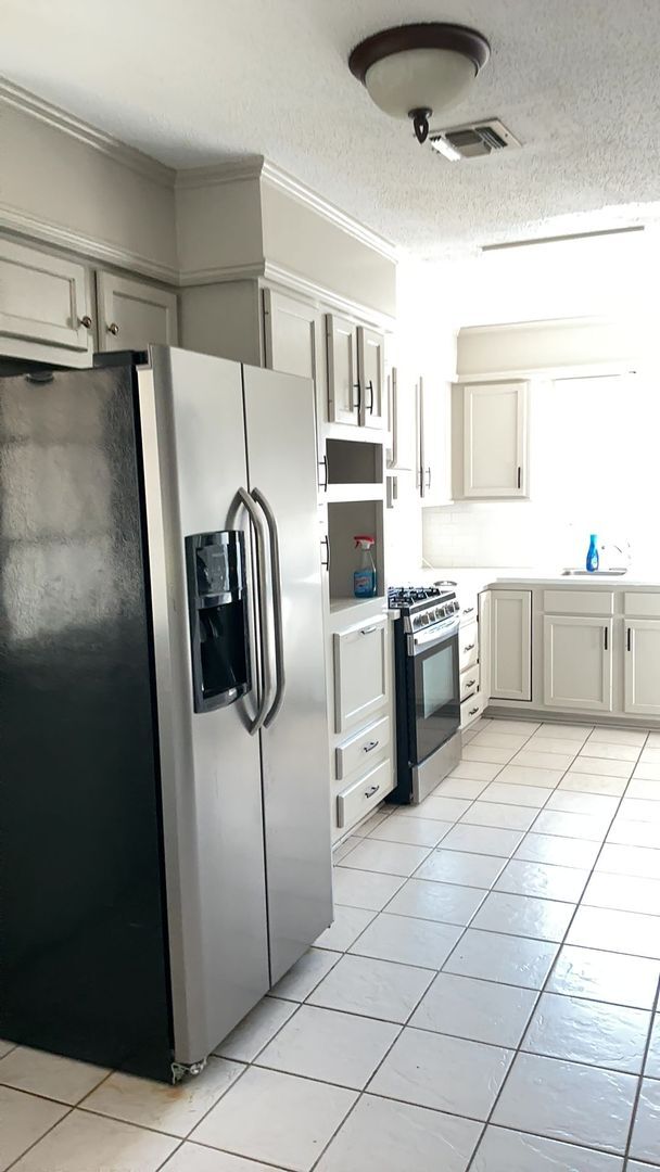 Photo - 4-bedroom, 2-bathroom home!