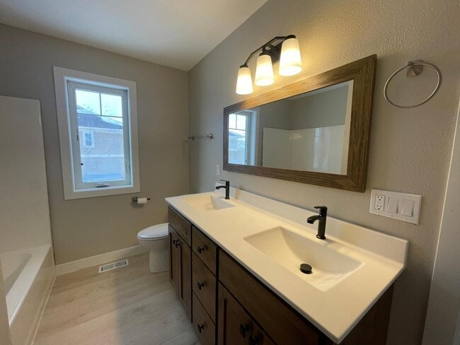 Photo - 1232 45th Ave NE