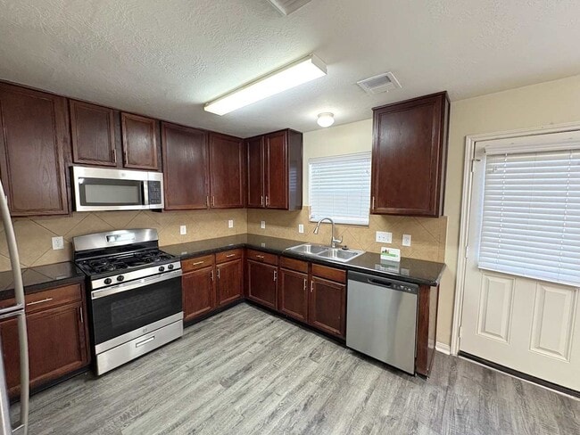 Photo - 4030 Falvel Shadow Creek Dr