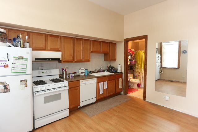 2057 W Roscoe St Unit 2