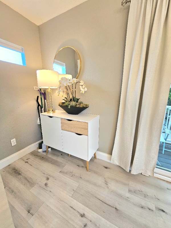 Photo - 1 Minimalist Modern Studio
