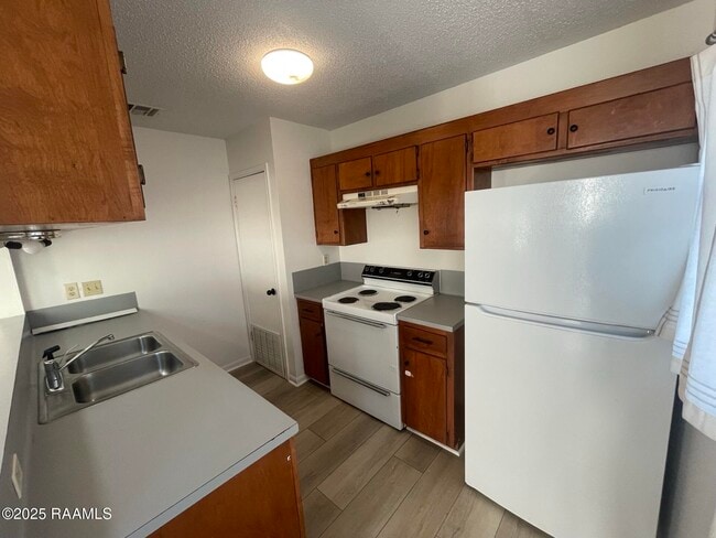 Photo - 104 Mindes Dr