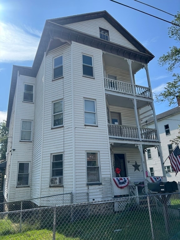 Building Photo - 77 Coombs St Unit 3 Rental