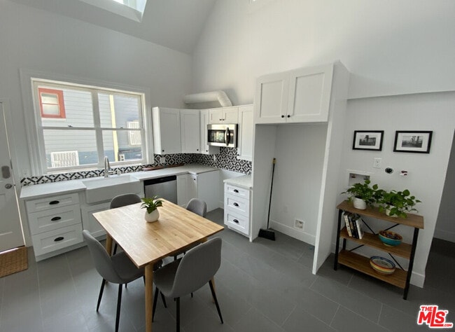 Photo - 1301 W 22nd St Unidad 1301