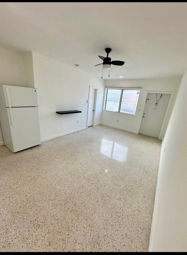 401 SW 8th Ct Unit 2