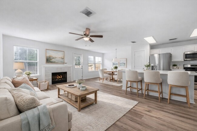 Building Photo - 211 Blushwood Pl