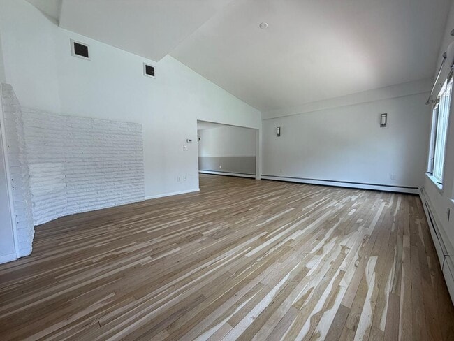 Photo - Spacious 5-Bedroom Home with Modern Features