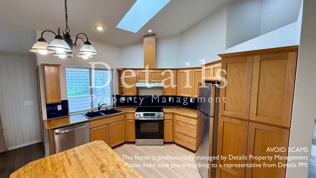 Photo - 140 NE Teri Ct