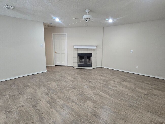 Photo - 3108 109th St Unit B