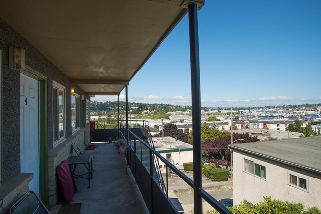 Photo - 3655 13th Ave W Unidad 4