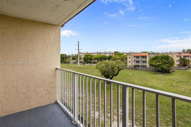 Photo - 4920 NW 79th Ave Unit 309