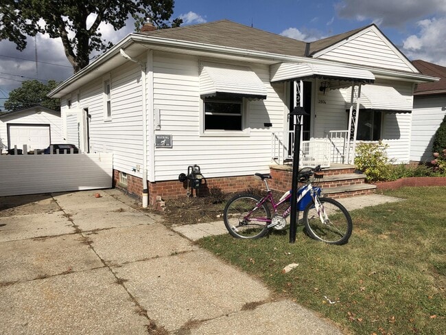 Photo - 2806 Klusner Ave