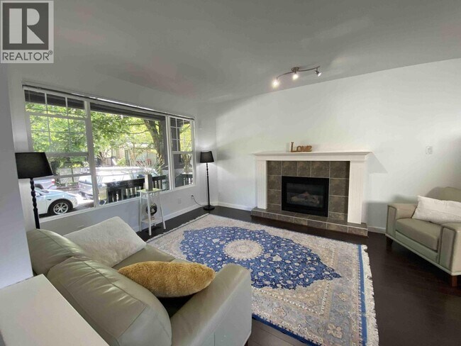 Photo - 10283 243a St