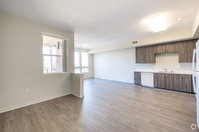 1BR, 1BA - 708SF - Dining Room