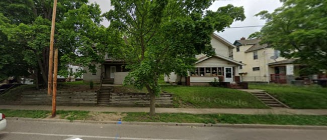 Building Photo - 835 Kenmore Blvd Unit UP