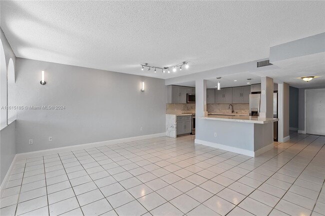 Photo - 4066 Inverrary Dr