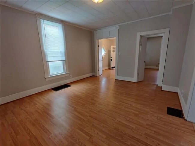 Photo - 406 W Franklin St