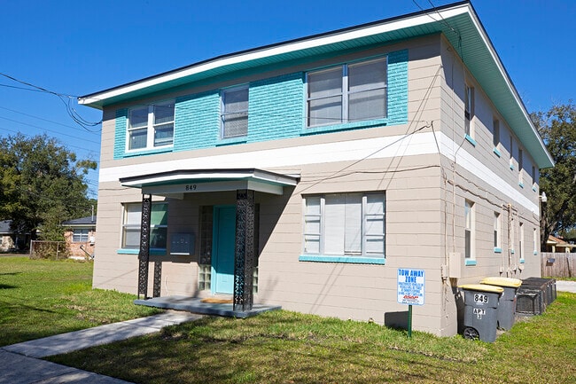 Building Photo - 849 W 30th St Unit Apt.3