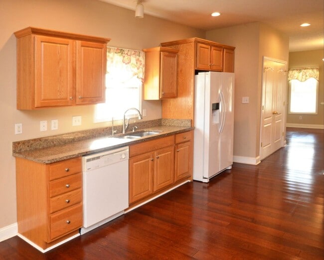 Photo - Live in Wyndhurst!