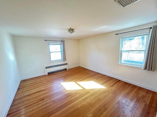 Photo - 61 Oakley Ln