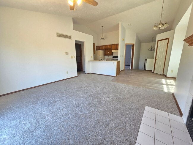 Photo - 3 Bedroom 2.5 Bathroom Duplex in Bloomington