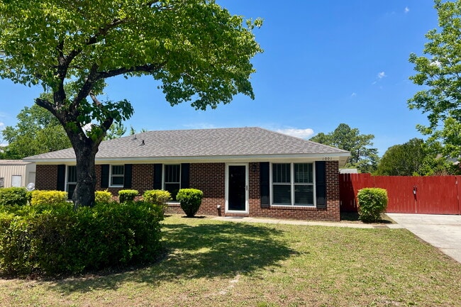 Photo - 1001 Dickens Dr House