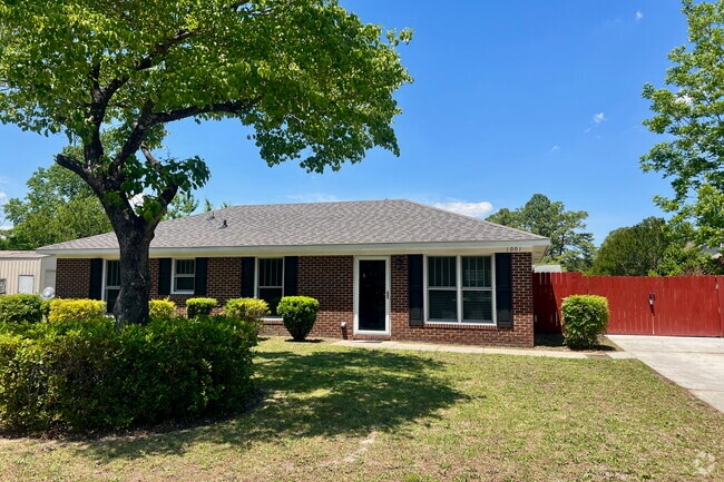 Building Photo - 1001 Dickens Dr Rental
