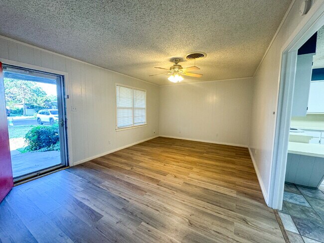 Photo - Charming 2/1/1 With Additional Garage Storage