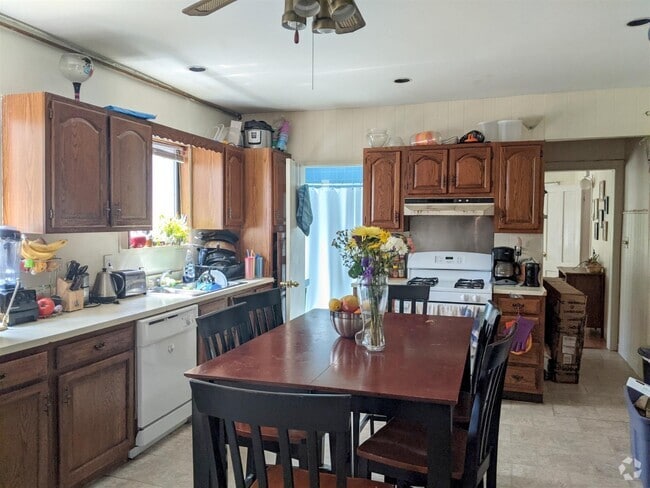 Building Photo - 52 Gorham St Unit 1 Rental
