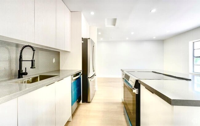 Building Photo - 1615 NE 9th St Unit 1 Rental