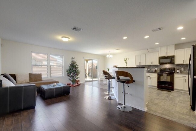 Photo - 900 Oatmeal Drive