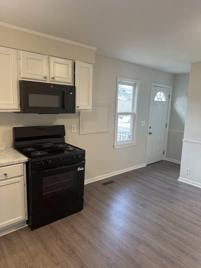 Photo - 2909 Clifton Ave