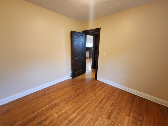 Photo - 106 W Grace St Unit 106 W Grace St - Down