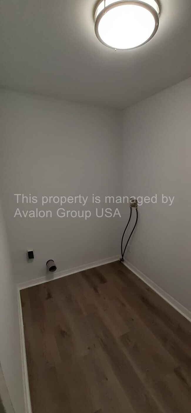 Photo - 1184 E 18th St Unit B