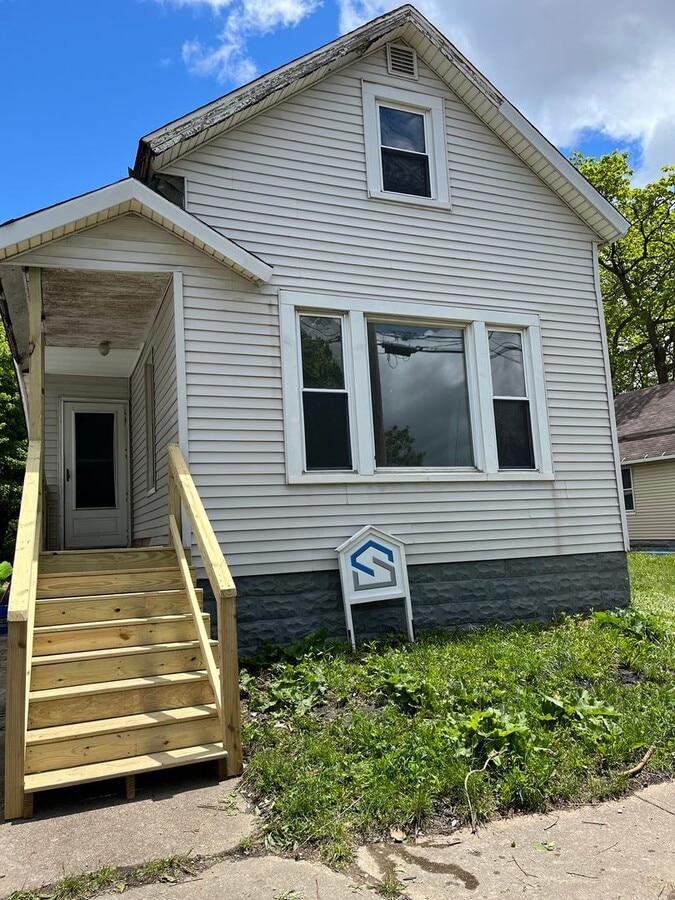 Section 8 Accepted! Spacious newly renovat... - Section 8 Accepted! Spacious newly renovat... House