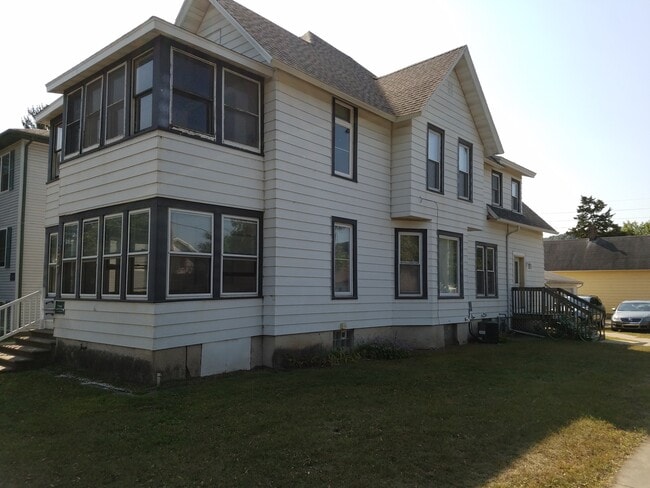 Building Photo - 377 W Howard St Unit 1 Rental