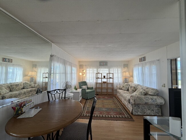 "Cozy 2-Bed Oasis in Nokomis, FL – Nokomis Lake Village Retreat!"