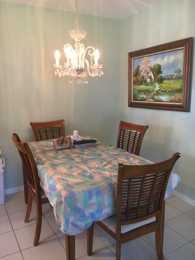 Dining room - 197 High Point Ter W Unit 197-D