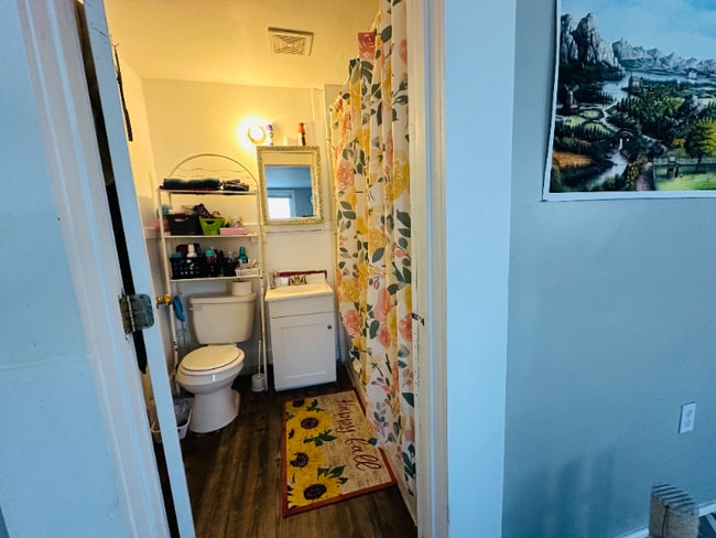 Photo - 122 W Oneida St