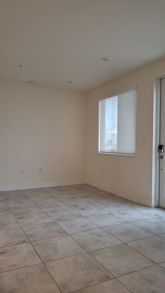 Photo - 10290 NW 64th Ter Unidad ANDMARK AT DORAL