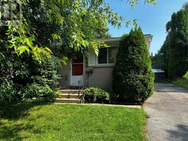 Photo - 460 Castlegrove Blvd