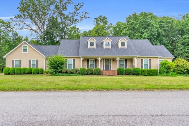 Signal Mountain Home with 4-5 bedrooms! - Signal Mountain Home with 4-5 bedrooms!