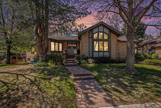 "Spacious 4-Bedroom Retreat with 3.5 Baths... - "Spacious 4-Bedroom Retreat with 3.5 Baths... Apartamento
