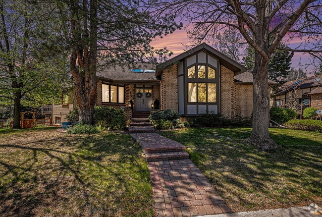 Building Photo - "Spacious 4-Bedroom Retreat with 3.5 Baths... Rental
