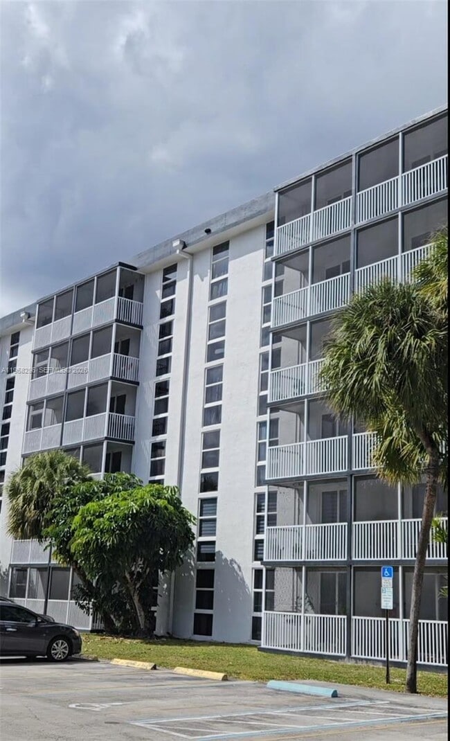 Building Photo - 16851 NE 23rd Ave Unit A217