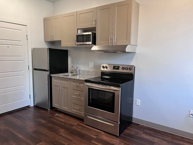 Building Photo - 435 S 400 E